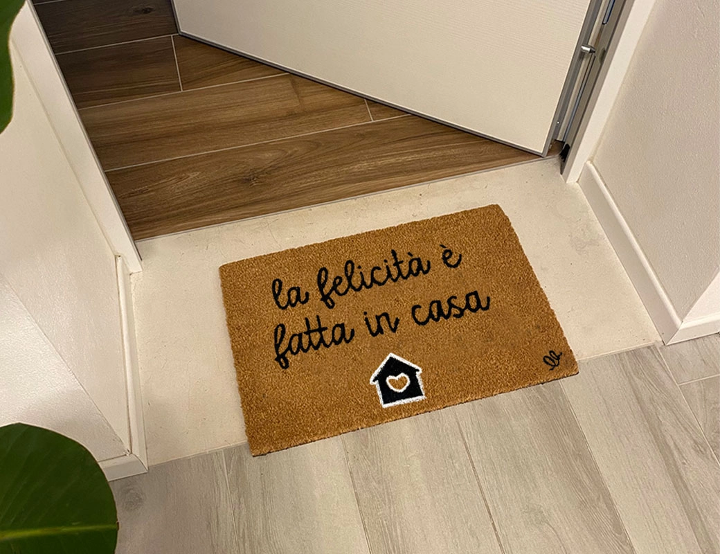 Tapis avec lettrage